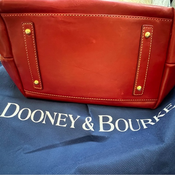 Like NEW DOONEY & BOURKE Lipstick Red Florentine Tulip Shopper Bag - Picture 8 of 14